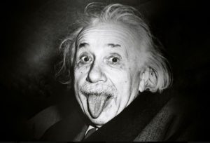 Albert Einstein qui tire la langue
